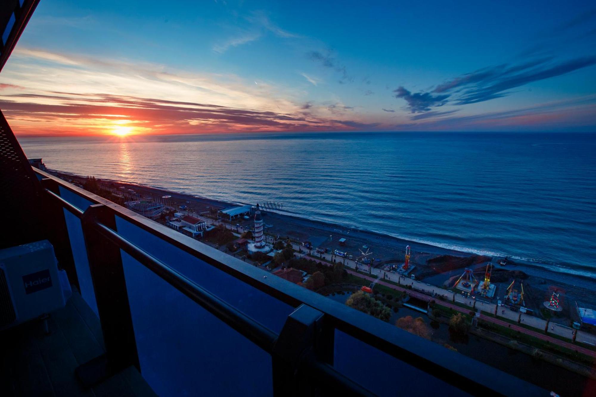 Panorama Orbi Beach Resort Center Suite Batumi Bagian luar foto