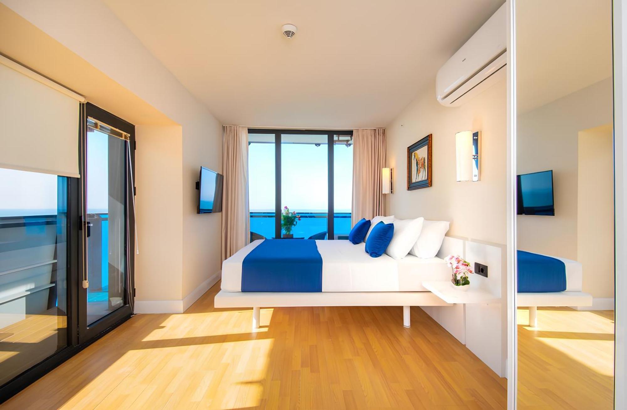 Panorama Orbi Beach Resort Center Suite Batumi Bagian luar foto